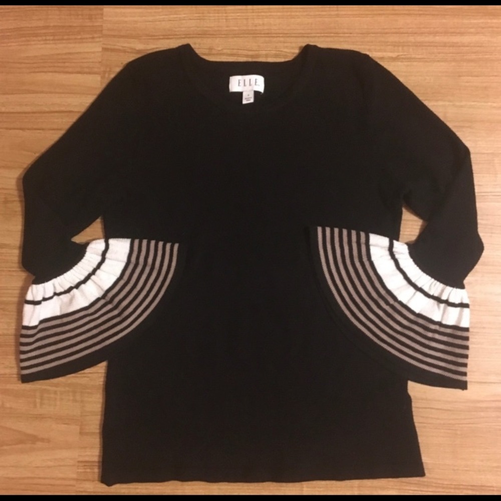 Elle black sweater flare sleeves medium